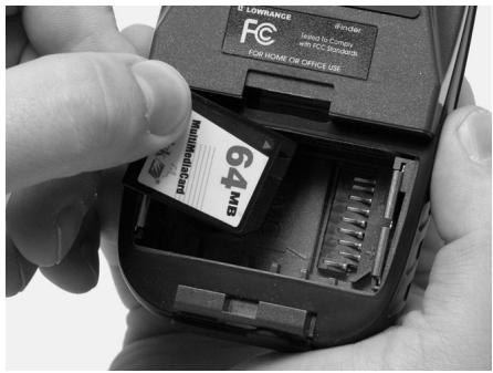 LOWRANCE IFINDER H2O - To remove an MMC - 3