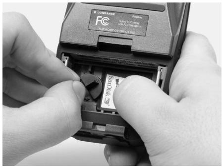 LOWRANCE IFINDER H2O - To remove an MMC - 4
