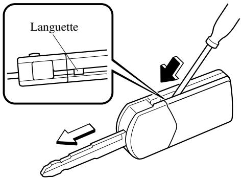 MAZDA CX-7 2012 - Changement de la pile de la télécommande - 1