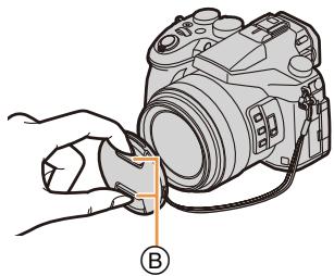 PANASONIC LUMIX DMC-FZ2000 - Mise en place du capuchon d'objectif - 5
