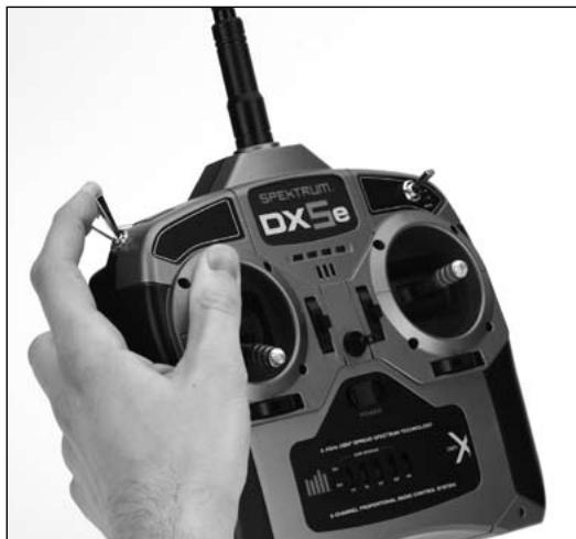 SPEKTRUM DX5E - Qui sobre si vale il ricevitore alimentato dal regolatore con BEC. - 2