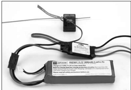 SPEKTRUM DX5E - Quisoprasivedeilericevitorealimentatdaunabatteryseparata. - 1