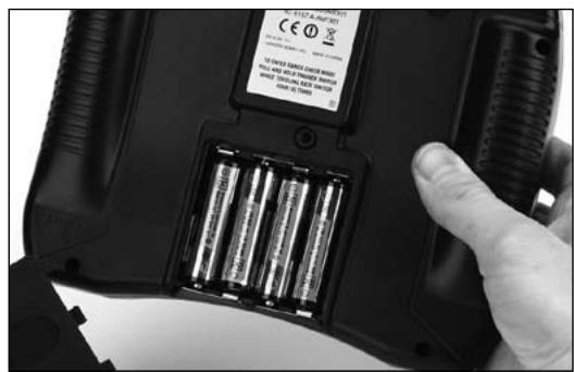 SPEKTRUM DX5E - Installation des PILES - 1