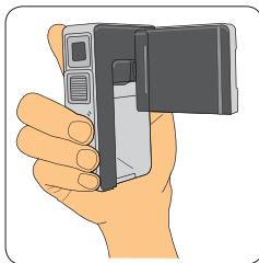AIPTEK POCKET DV M1 - Enfilier le corps de la dragonne à travers la boucle. - 2