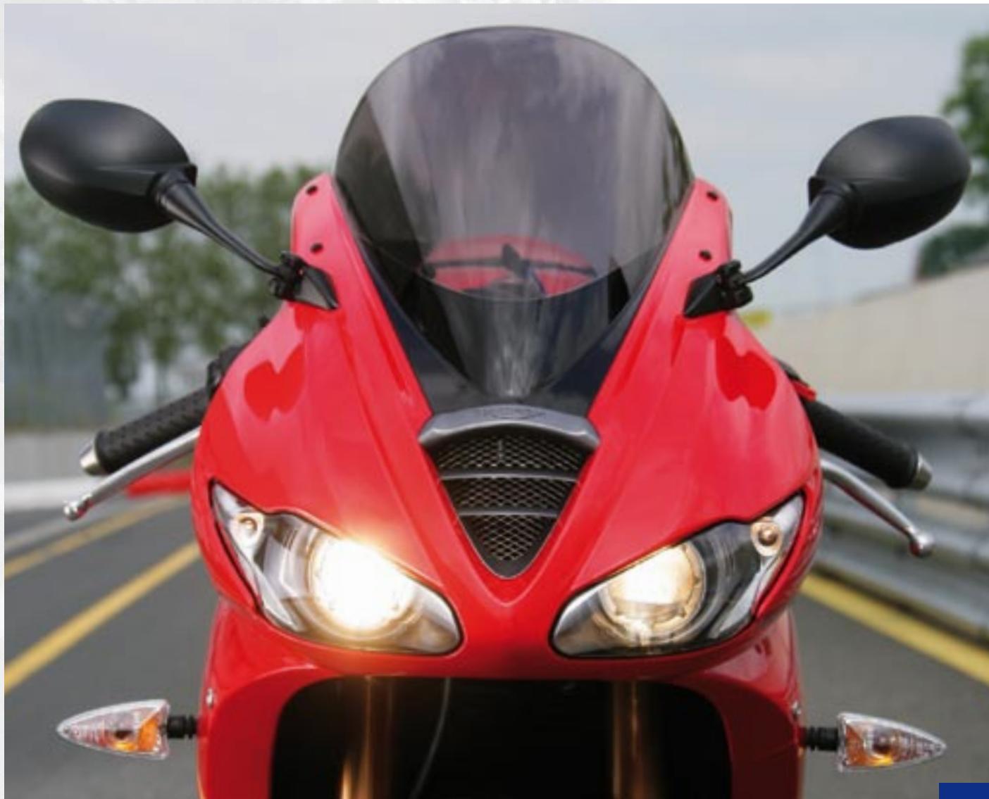 TRIUMPH SPRINT ST - Daytona 675 - 8