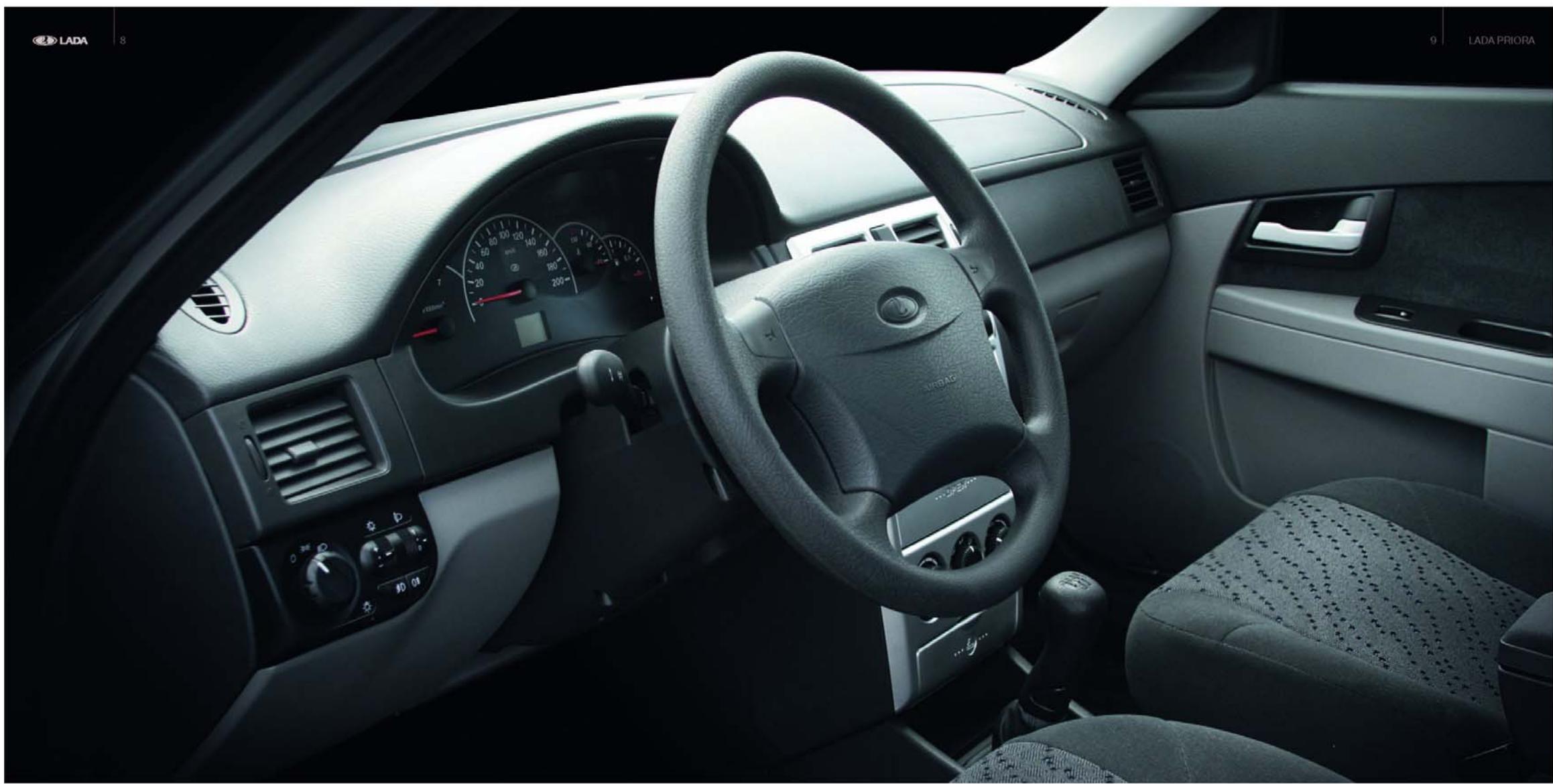 LADA PRIORA - Un tableau de bord ergonomique et complet - 1