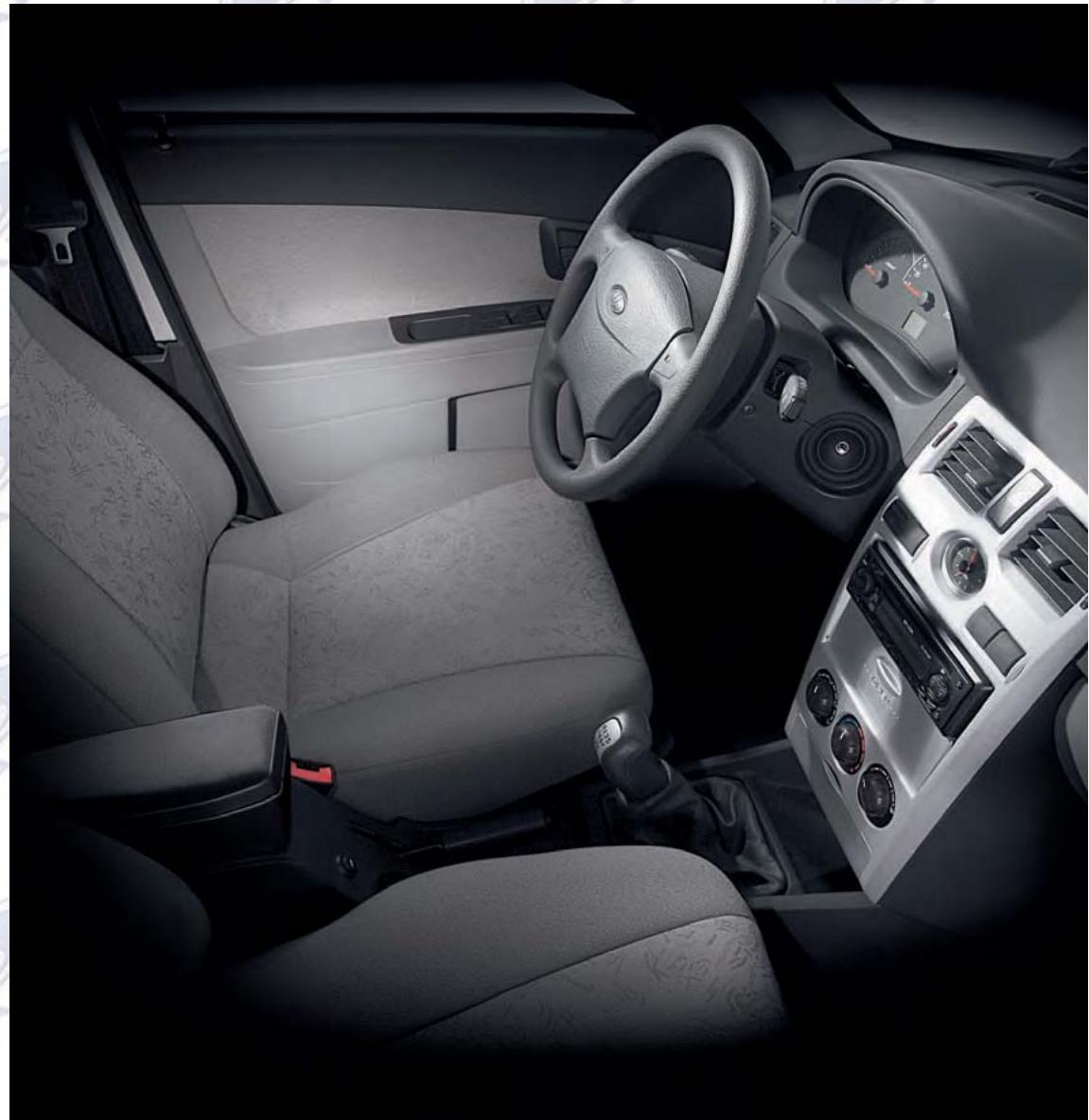 LADA PRIORA - Un tableau de bord ergonomique et complet - 3