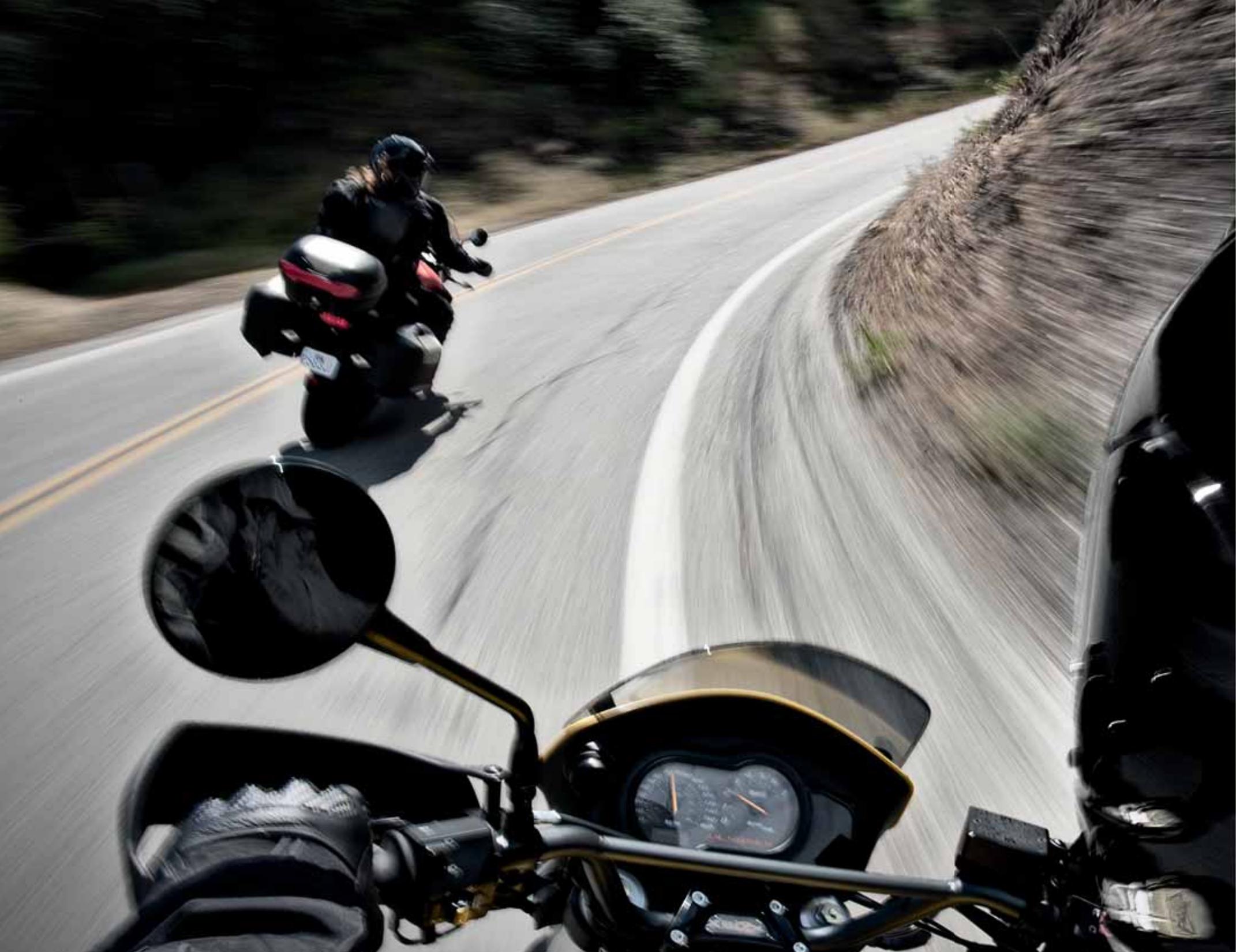 BUELL XB9SX - NOS CONCURRENTS   EMPLOYENT DES MILLIERS   DE SALARIÉS, SANS   COMPTER LES ROBOTS. - 1