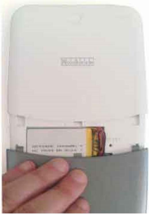 BOOKEEN CYBOOK OPUS - Accéder à la batterie et au bouton de réinitialisation (Reset) - 2