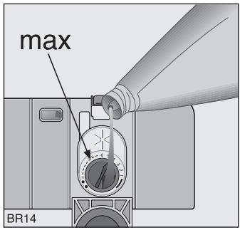 M-SYSTEM MVW681 - Remplissage du réservoir de produit de rinçage - 2