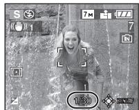 PANALOGIC DMC-FZ8 - Abaissez la manette vers / pour selectionner la vitesse d'obturation. - 1