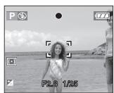 PANALOGIC DMC-FZ8 - Lorsque you desirez prendre unsujet se trouvant en dehors de l'airede mise au point automatique(Verrouillage de la mise au pointautomatique/exposition automatique) - 2