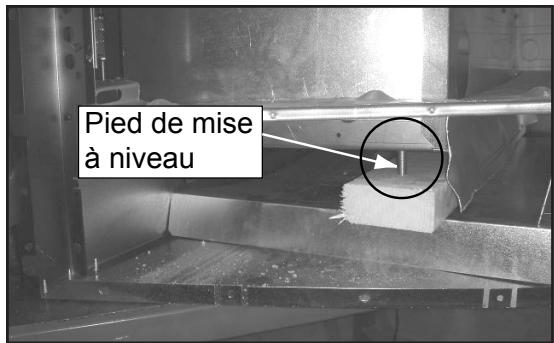 QUADRA FIRE MTVIAE-CE-CWL - Retrait de la base métallique d'une chambre de construction construite en usine - 5
