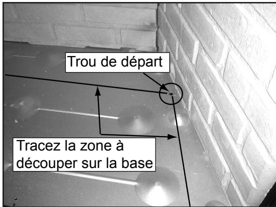 QUADRA FIRE MTVIAE-CE-PMH - Retrait de la base métallique d'une chambre de construction construite en usine - 1
