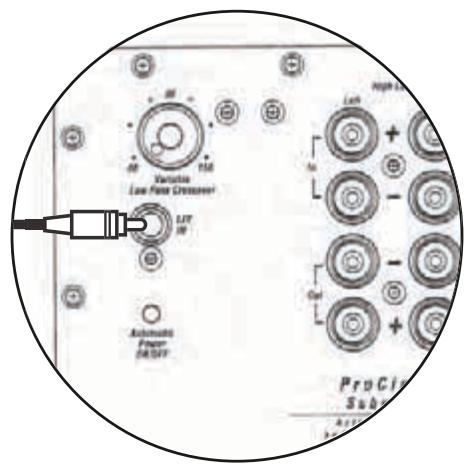 DEFINITIVE TECHNOLOGY XTR-50 - Accrocher le haut-parleur sur les vis - 3