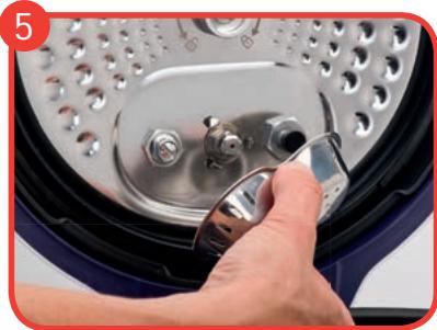 MOULINEX COOKEO USB CE702100 - MONTAGE DES METALLDECKELS - 1