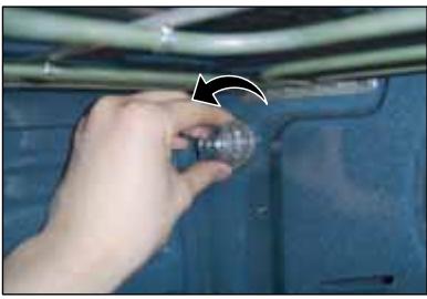 SAMSUNG BQ1VQ6T012 - 3-6 Replacement of the rear oven Lamp Bulb - 1