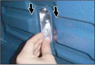 SAMSUNG BQ1VQ6T012 - 3-7 Replacement of the side Halogen Lamp - 2