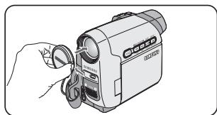 SAMSUNG SC-D263 - Fixation du cache-objectif - 1