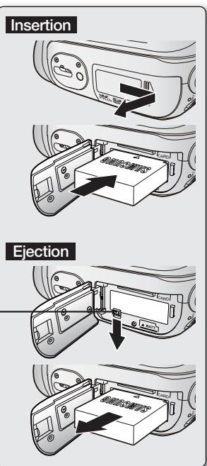 SAMSUNG SMX-F30BP - Ejection du bloc batterie - 2