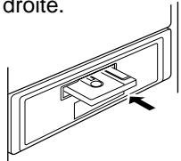 ALPINE TDM-7580RM - Insertion/éjection d'une cassette - 1
