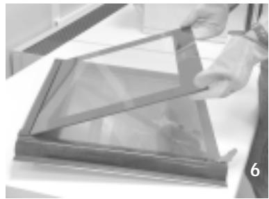 WHIRLPOOL AKZ 212/NB/01 - Pour remonter la porte : - 1
