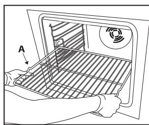WHIRLPOOL AKZ 520/WH - Introduction de grilles et AUTRES accessoires à l'interieur du FOUR - 1