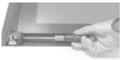 WHIRLPOOL AKZ 642/IX - Pour démonter la porte du four : - 2