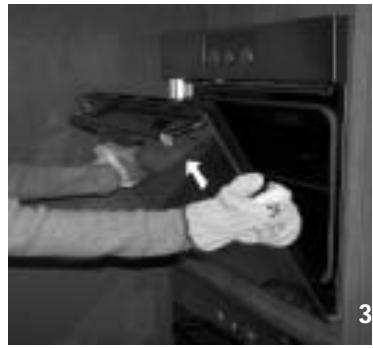 WHIRLPOOL AKZ 642/IX - Pour-retirer la portedu four : - 3