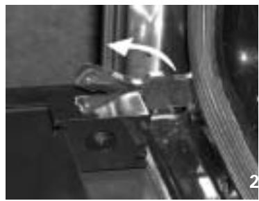 WHIRLPOOL AKZ 642/IX - Pour-retirer la portedu four : - 2