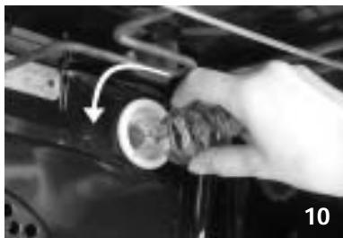 WHIRLPOOL AKZ 642/IX - Comment remplacer l'ampoule de I'éclairage arrêté du four : - 1