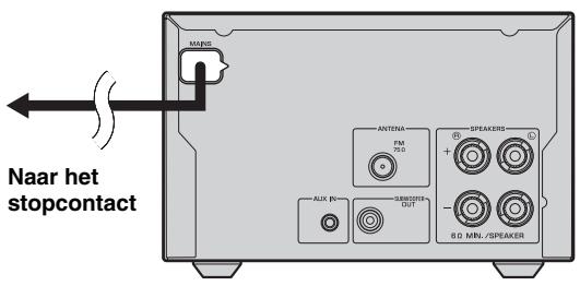 YAMAHA MCR-332 - Het netsnoer aansluiten - 1