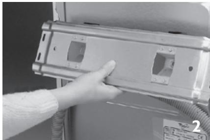 WHIRLPOOL AWE 8779 GG - Remarques : n'oubliez pas de remettre les quatre vis extérieures en place et de les resserrer. - 2