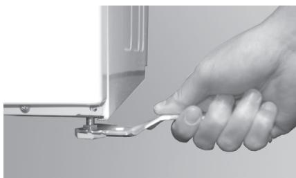 WHIRLPOOL AWE 8779 GG - Assurez-vous que les pieds reposent correctement sur le sol et que la machine est bien horizontally et stable (servez-vous d'un niveau à bulles). - 1