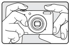NIKON COOLPIX L31 - Tenez fermement l'appareil photo. - 1