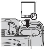 NIKON COOLPIX P900 - Insertion de l'accumulateur et de la carte mémoire - 2
