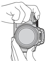 NIKON COOLPIX P900 - Tenez l'appareil photo fermement. - 2