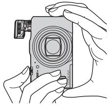 NIKON COOLPIX S9700 - Tenez l'appareil photo fermement. - 2