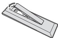 PIONEER X-HM51-S - Loading the batteries in the remote control - 2