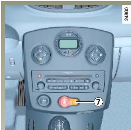 RENAULT CLIO 3 - Verrouillage / déverrouillage de l'intérieur : bouton 7 - 1