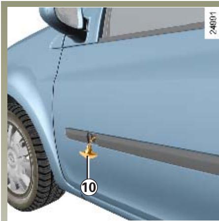 RENAULT CLIO 3 - Éclaireurs plaque d'immatriculation 9 - 1