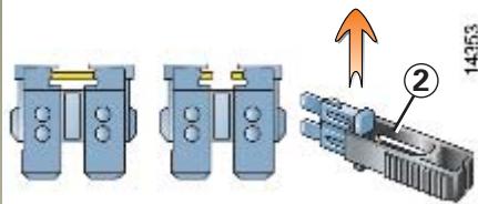 RENAULT CLIO 3 - Compartment à fusibles 1 - 1