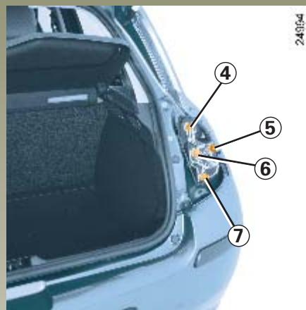 RENAULT CLIO 3 - FEUX ARRIÈRE : remplacement des lampes - 4