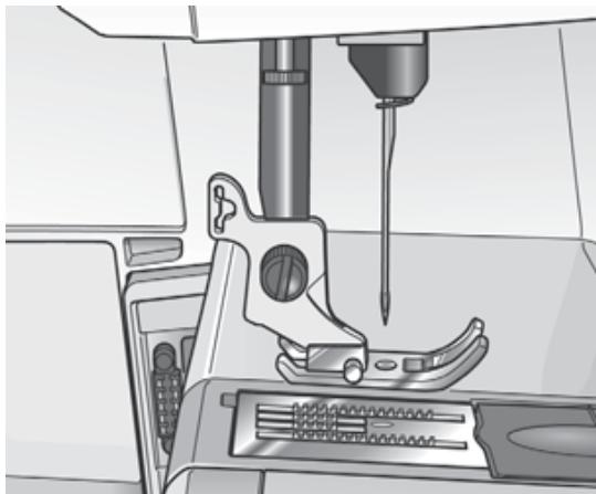 HUSQVARNA 400 COMPUTER - Removing the Embroidery Foot U - 2