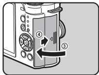 PENTAX QS1 - Introduisez la carte à fond avec l'étiquette de la carte mémoire orientée du côté de l'écran. - 2
