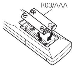 DENON AVR-391E3 - Colocar as pilhas - 2