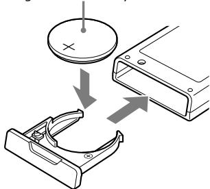 SONY FMP X5 - Austauschen der Batterie in der Fernbedienung - 2