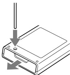 SONY FMP X5 - Austauschen der Batterie in der Fernbedienung - 1