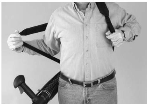 MCCULLOCH ASB3206 - 3-4. AJUSTEZ LE HARNAIS DU SOUFFLEUR PORTABLE ET LA POIGNEE DE COMMANDE - 1