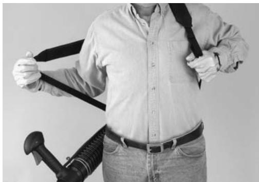 MCCULLOCH ASB3206 - 3-4. AJUSTE DEL ARNÉS DE MOCHILA Y MANIJA DE CONTROL - 1